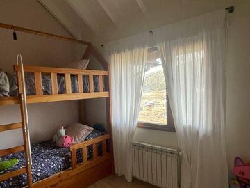 FINA PATAGONIA. Casa en venta c/ cochera en San Martin de los Andes