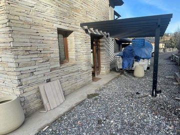 FINA PATAGONIA. Casa en venta c/ cochera en San Martin de los Andes