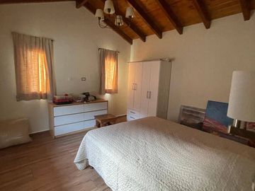 FINA PATAGONIA. Casa en venta c/ cochera en San Martin de los Andes