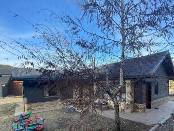 FINA PATAGONIA. Casa en venta c/ cochera en San Martin de los Andes