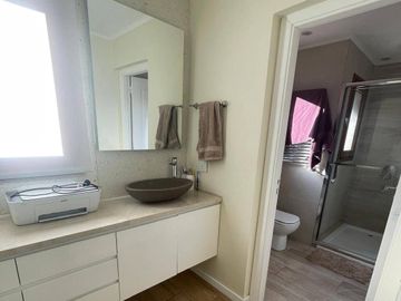 FINA PATAGONIA. Casa en venta c/ cochera en San Martin de los Andes