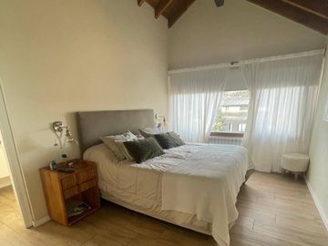 FINA PATAGONIA. Casa en venta c/ cochera en San Martin de los Andes