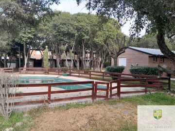 N034CB – ¡OPORTUNIDAD! COMPLEJO DE CABAÑAS A 300M DEL RIO PANAHOLMA.