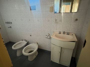 Dúplex en venta de 3 dormitorios c/ cochera en Los Huaicos