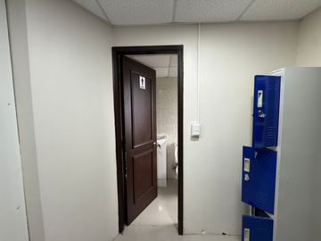 LOCAL COMERCIAL REMODELADO EN PLENO DIEGO PORTALES