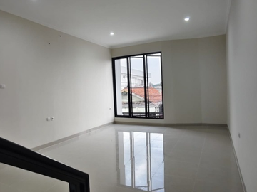 Dijual Ruko 3 Lantai Pinggir Jalan raya Lokasi Strategis Di jakarta Selatan