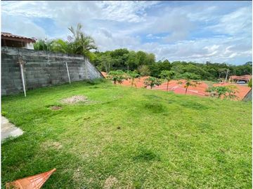 VENDO CASA EN ARRAIJAN BRISAS DEL GOLF