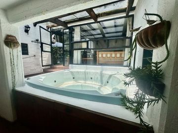 CASA EN VENTA DE UN SOLO PISO CON JARDÍN EN SAN JERÓNIMO