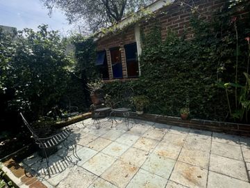 CASA EN VENTA DE UN SOLO PISO CON JARDÍN EN SAN JERÓNIMO