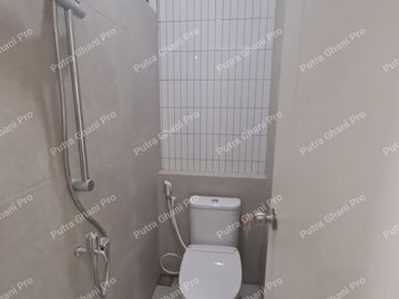 Lymo House Dekat Banget Ke Toll Limo dan Dekat Ke Jakarta Selatan.