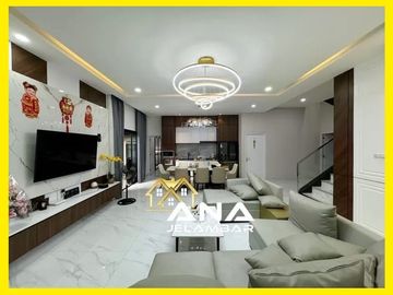 ANA RUMAH SEMI BARU UK 7.45X21M DI KOMP KAVLING POLRI JELAMBAR