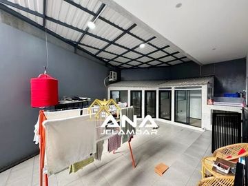 ANA RUMAH SEMI BARU UK 7.45X21M DI KOMP KAVLING POLRI JELAMBAR