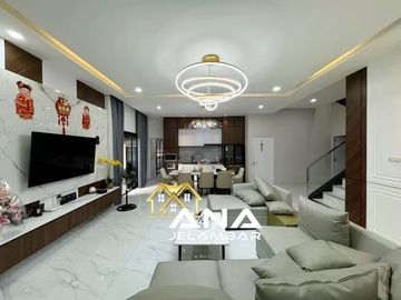 ANA RUMAH SEMI BARU UK 7.45X21M DI KOMP KAVLING POLRI JELAMBAR