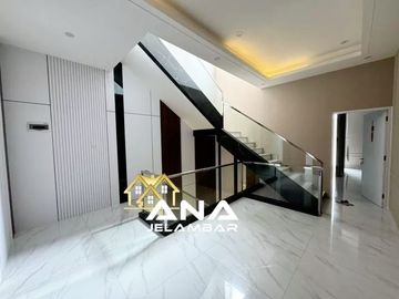 ANA RUMAH SEMI BARU UK 7.45X21M DI KOMP KAVLING POLRI JELAMBAR