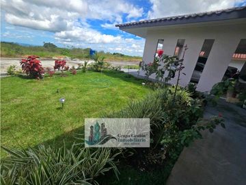 VENTA DE CASA EN BOQUETE CERCADA