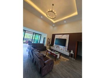 VENTA DE CASA EN BOQUETE CERCADA