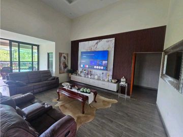 VENTA DE CASA EN BOQUETE CERCADA