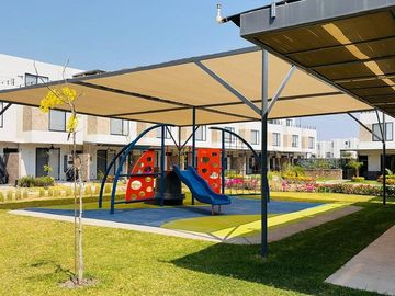 Casa en Renta Sin Amueblar con 3 Habitaciones, Alberca y Amenidades, Xochitepec