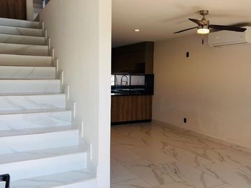 Casa en Renta Sin Amueblar con 3 Habitaciones, Alberca y Amenidades, Xochitepec