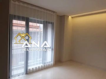 ANA RUMAH BARU HOEK LT 75M² MINIMALIS DI JELAMBAR