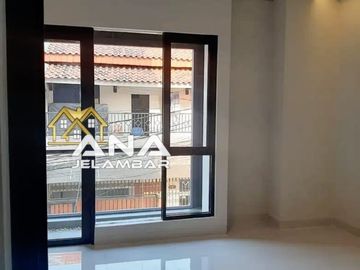 ANA RUMAH BARU HOEK LT 75M² MINIMALIS DI JELAMBAR