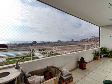 Departamento en Sector Sur: Vista al Mar y Comodidad Total a Pasos de Mall Parque Angamos