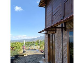 Villa Cantik Nego 2Lantai Tanah Luas Dekat Banyak Wisata Batu