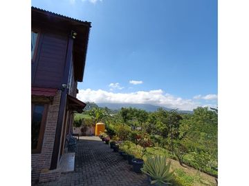 Villa Cantik Nego 2Lantai Tanah Luas Dekat Banyak Wisata Batu