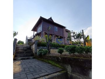 Villa Cantik Nego 2Lantai Tanah Luas Dekat Banyak Wisata Batu