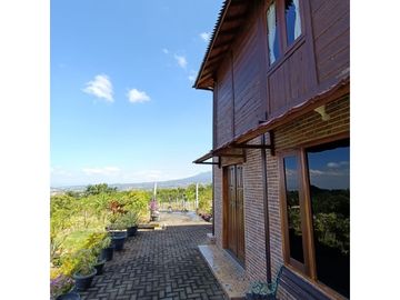 Villa Cantik Nego 2Lantai Tanah Luas Dekat Banyak Wisata Batu