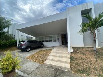 Venta de Casa de Playa en PH Paradise Point, Coronado