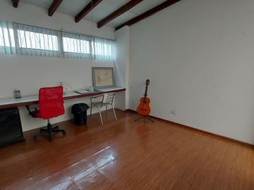 Villa de 4 dormitorios en Kennedy Nueva