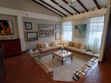 Villa de 4 dormitorios en Kennedy Nueva