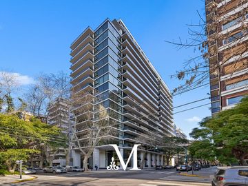 Departamento 4 ambientes, 2 Cocheras. Espectacular Torre. Full Amenities. Semi Piso