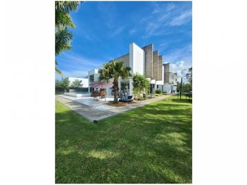 VENTA CASA EN UNIDAD, LLANOGRANDE, RIONEGRO