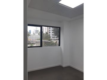 Se Vende Local en Av Santa Elena