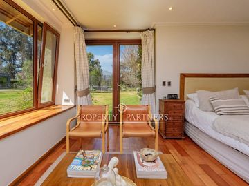 Casa estilo chileno con gran terreno y quincho en Calera de Tango