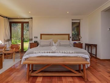 Casa estilo chileno con gran terreno y quincho en Calera de Tango