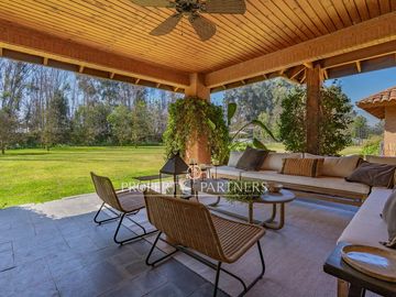 Casa estilo chileno con gran terreno y quincho en Calera de Tango