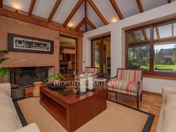 Casa estilo chileno con gran terreno y quincho en Calera de Tango