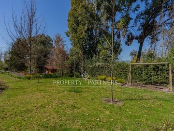 Casa estilo chileno con gran terreno y quincho en Calera de Tango