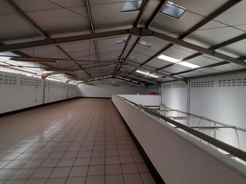 Sewa Gudang Bagus, Terawat, Produktif, Siap Pakai Jl Kopo, Bandung