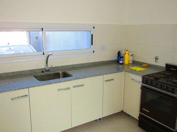 VENDO DUPLEX EN PARANA, ZONA NORTE, A 2 CUADRAS DE AVENIDA URANGA.
