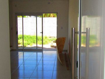 VENDO DUPLEX EN PARANA, ZONA NORTE, A 2 CUADRAS DE AVENIDA URANGA.