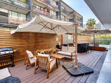 Hermoso Depto primer piso con Patio privado. Venta en Ñuñoa, posibilidad de Novación