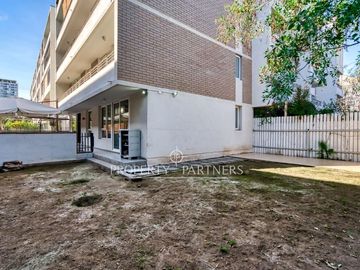 Hermoso Depto primer piso con Patio privado. Venta en Ñuñoa, posibilidad de Novación