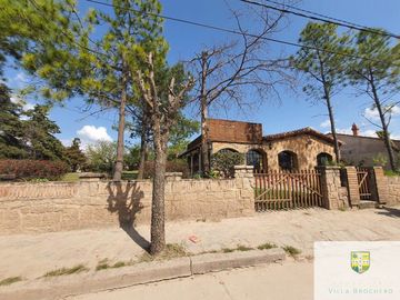 Venta de Importante esquina comercial en Villa Cura Brochero N002CB