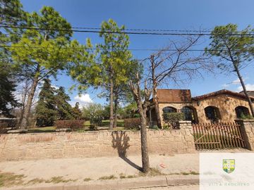 Venta de Importante esquina comercial en Villa Cura Brochero N002CB