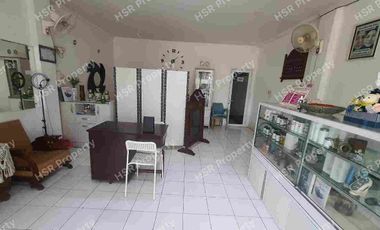 Ruko di tempat strategis di gerbang depan perumahan Bumi Mutiara
