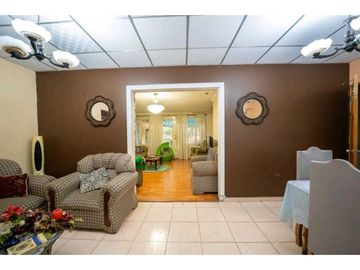 VENTA DE CASA EN SAN CARLITOS CERCADA ATRAS